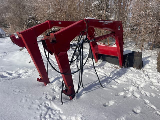 Image of International Harvester 2350 equipment image 2