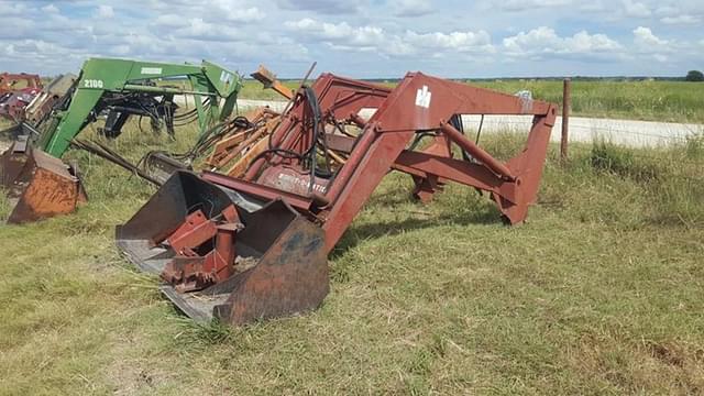 Image of International Harvester 2355 equipment image 4