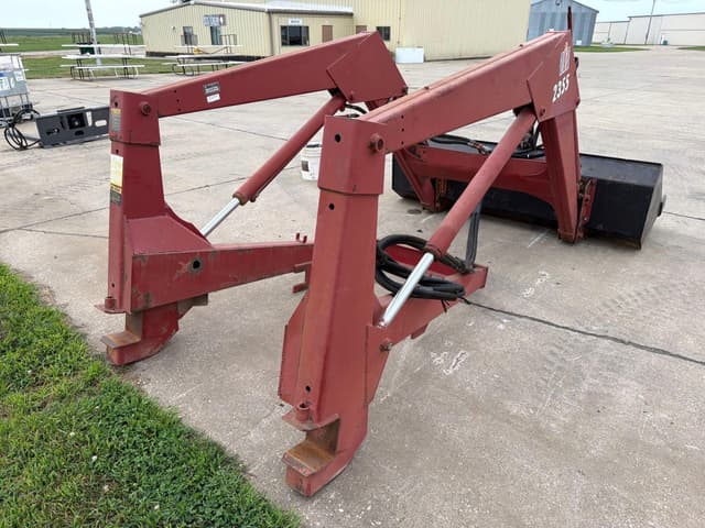 Image of International Harvester 2355 equipment image 3