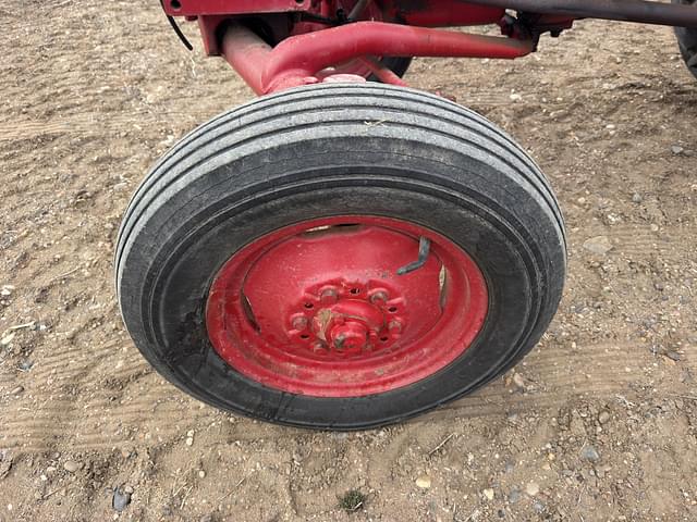 Image of International Harvester 240 equipment image 2