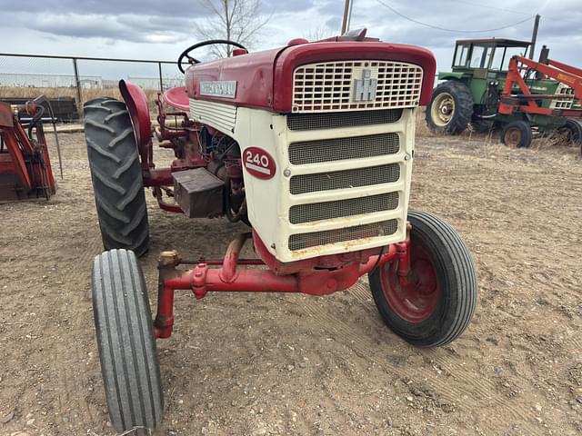 Image of International Harvester 240 equipment image 4