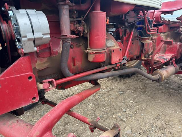 Image of International Harvester 240 equipment image 3