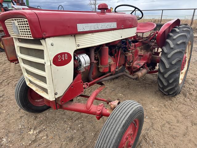 Image of International Harvester 240 equipment image 1