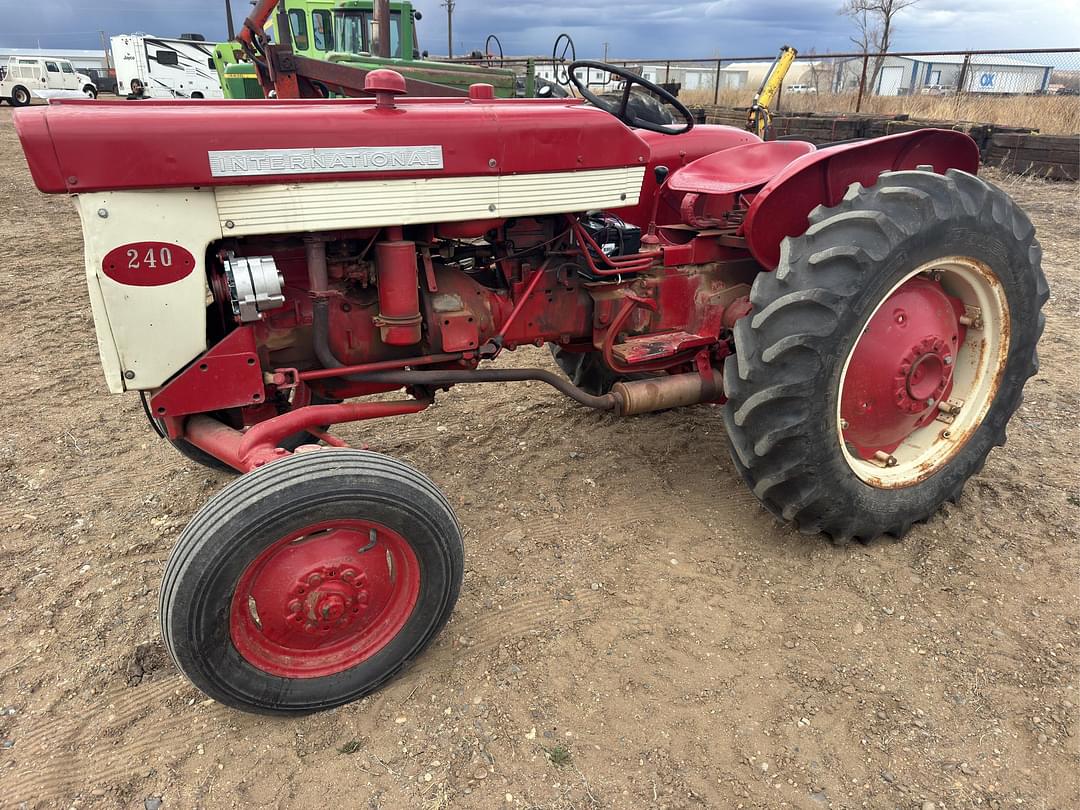 Image of International Harvester 240 Primary image