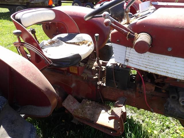 Image of International Harvester 240 equipment image 2