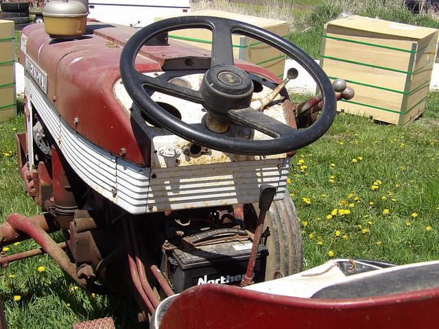 Image of International Harvester 240 equipment image 4