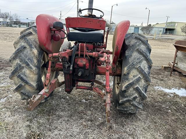 Image of International Harvester 240 equipment image 4