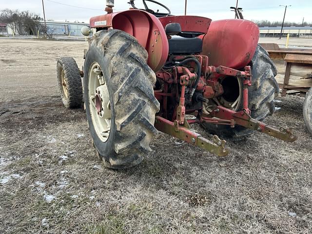 Image of International Harvester 240 equipment image 2