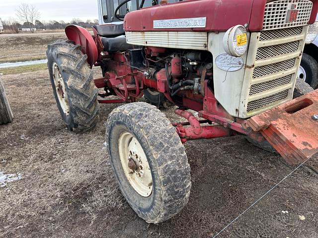 Image of International Harvester 240 equipment image 1