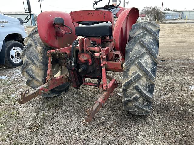 Image of International Harvester 240 equipment image 3