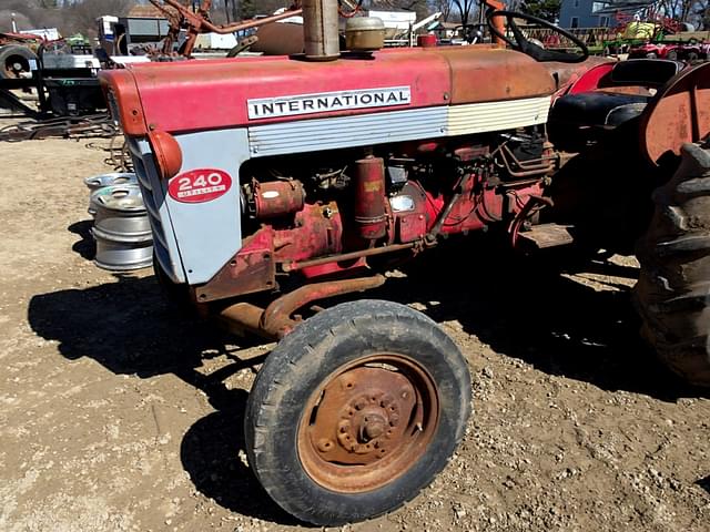 Image of International Harvester 240 equipment image 1