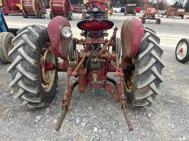 Image of International Harvester 240 equipment image 4