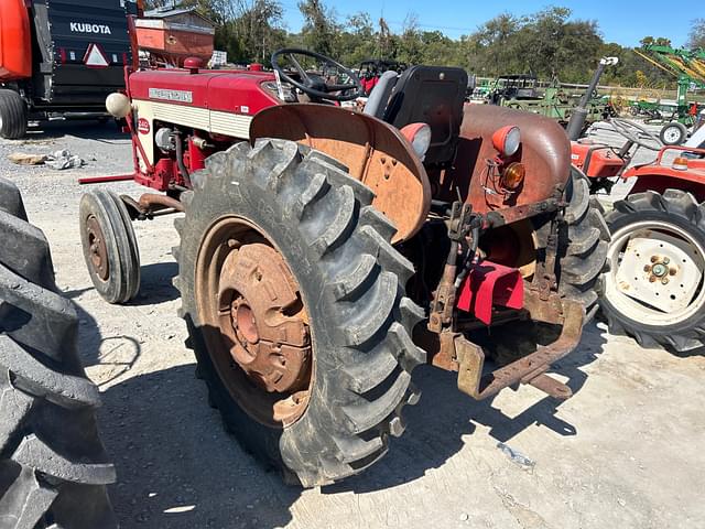 Image of International Harvester 240 equipment image 3