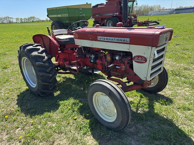 Image of International Harvester 240 equipment image 2