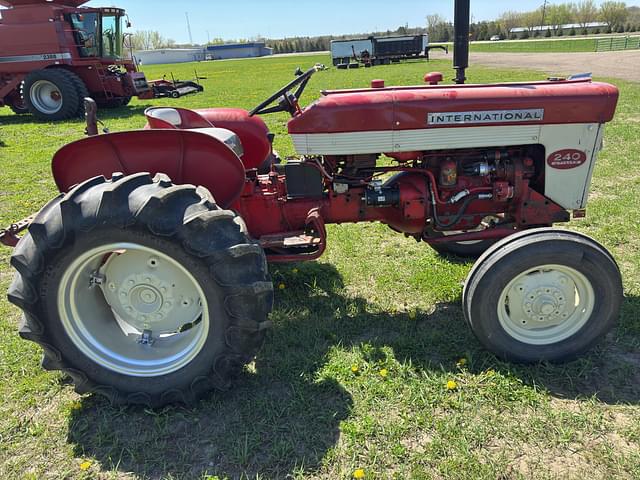 Image of International Harvester 240 equipment image 3