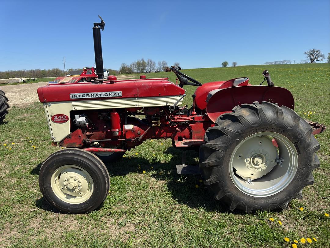 Image of International Harvester 240 Primary image
