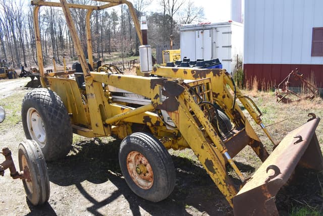 Image of International Harvester 2400B equipment image 3