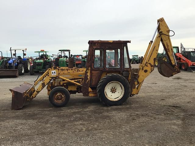 Image of International Harvester 2400A equipment image 1