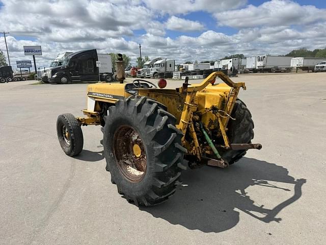 Image of International Harvester 2400B equipment image 3