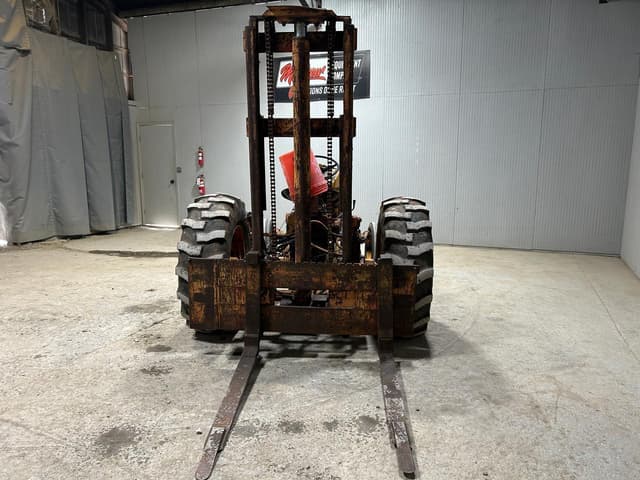 Image of International Harvester 2404 equipment image 2