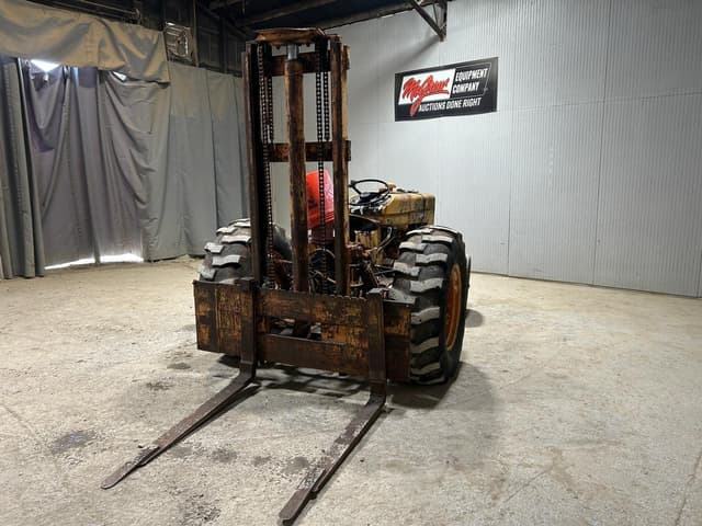 Image of International Harvester 2404 equipment image 3