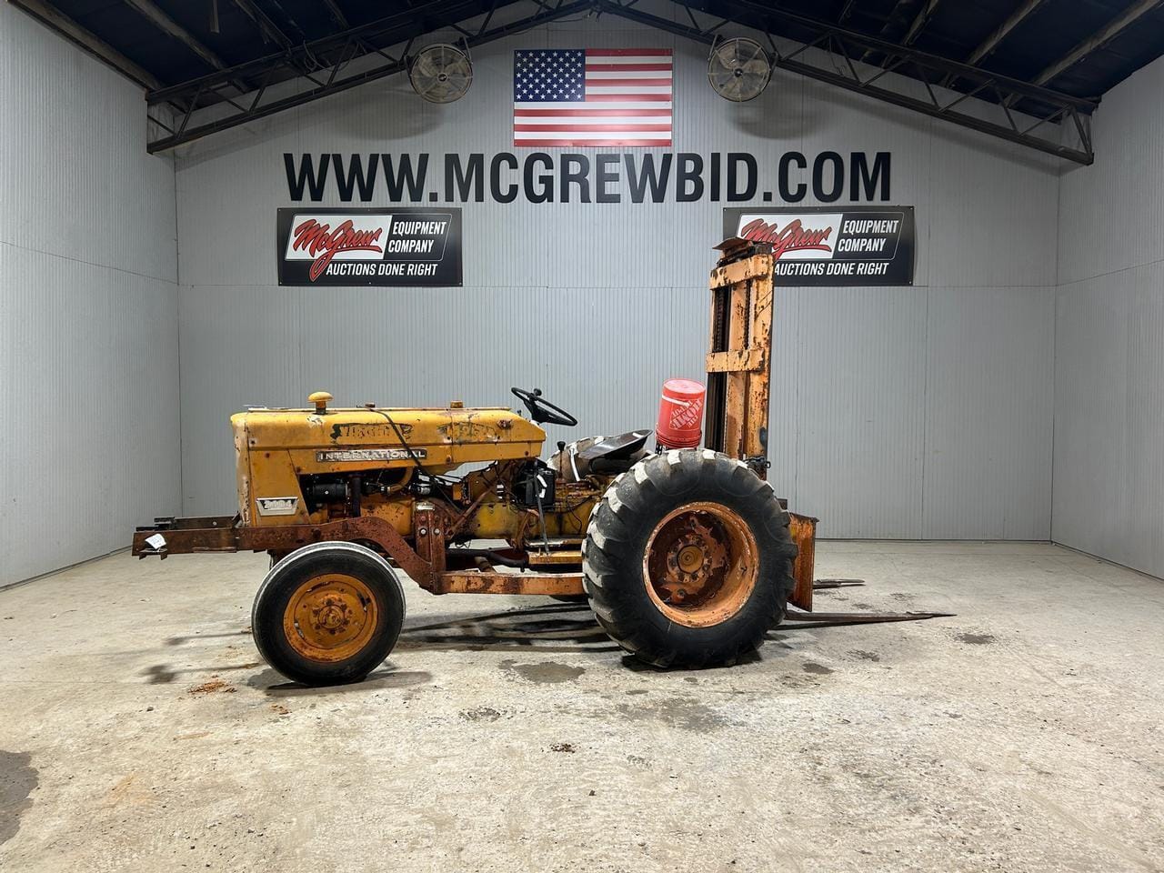 International Harvester 2404 Equipment Image0