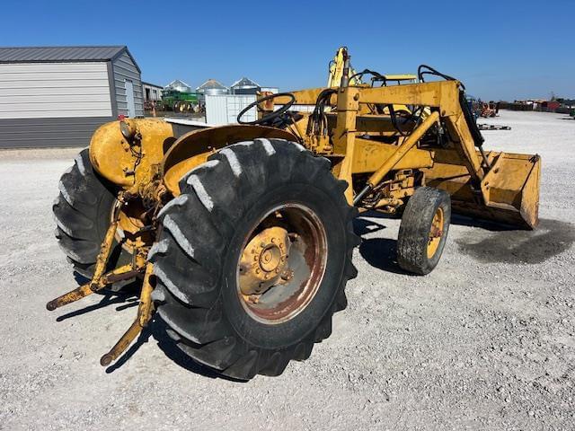 Image of International Harvester 2404 equipment image 2
