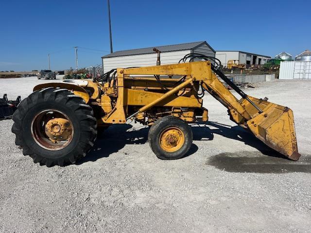 Image of International Harvester 2404 equipment image 1