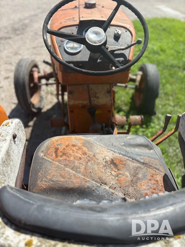 Image of International Harvester 2404 equipment image 3