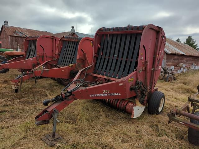 Image of International Harvester 241 equipment image 2