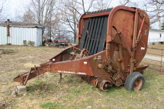 Image of International Harvester 241 equipment image 1