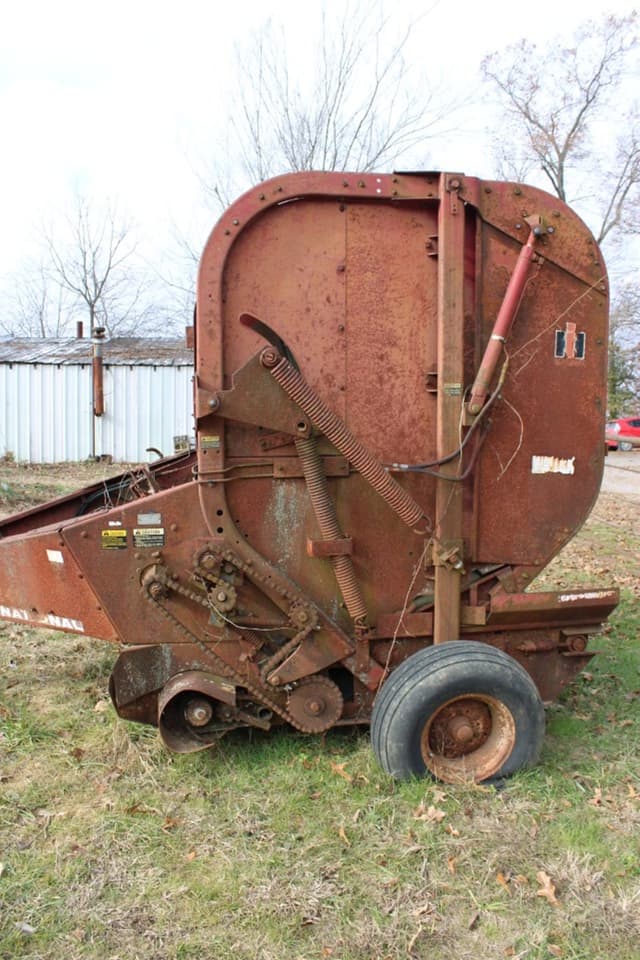 Image of International Harvester 241 equipment image 3
