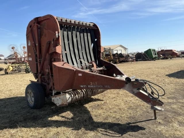 Image of International Harvester 241 equipment image 2