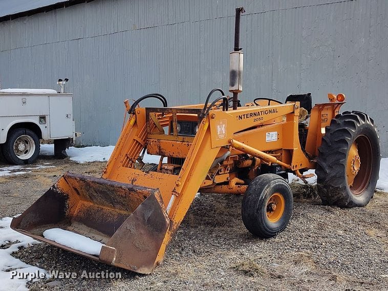 International Harvester 2444 Equipment Image0