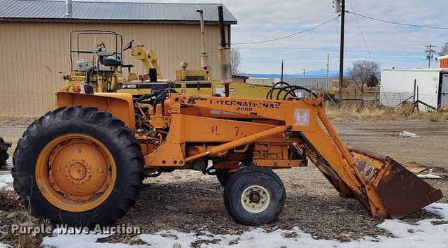 Image of International Harvester 2444 equipment image 3