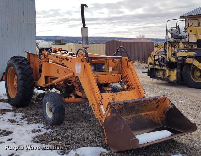 Image of International Harvester 2444 equipment image 2