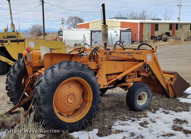 Image of International Harvester 2444 equipment image 4