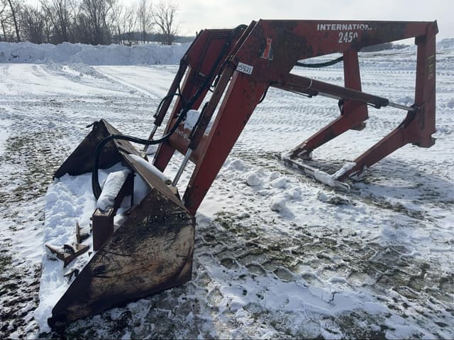 Image of International Harvester 2450 equipment image 4