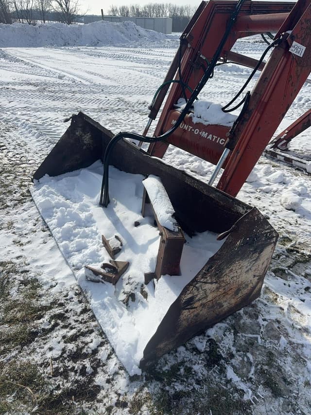 Image of International Harvester 2450 equipment image 1
