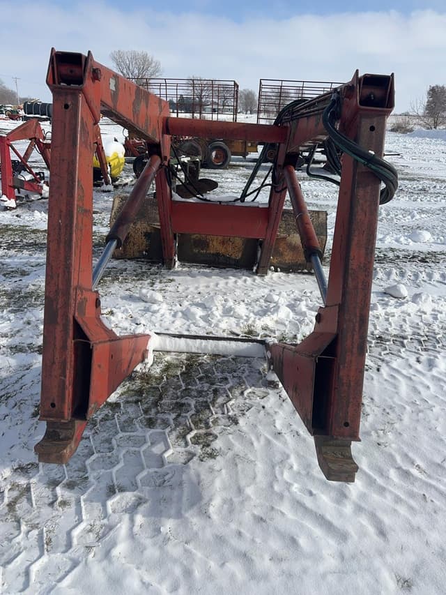 Image of International Harvester 2450 equipment image 3