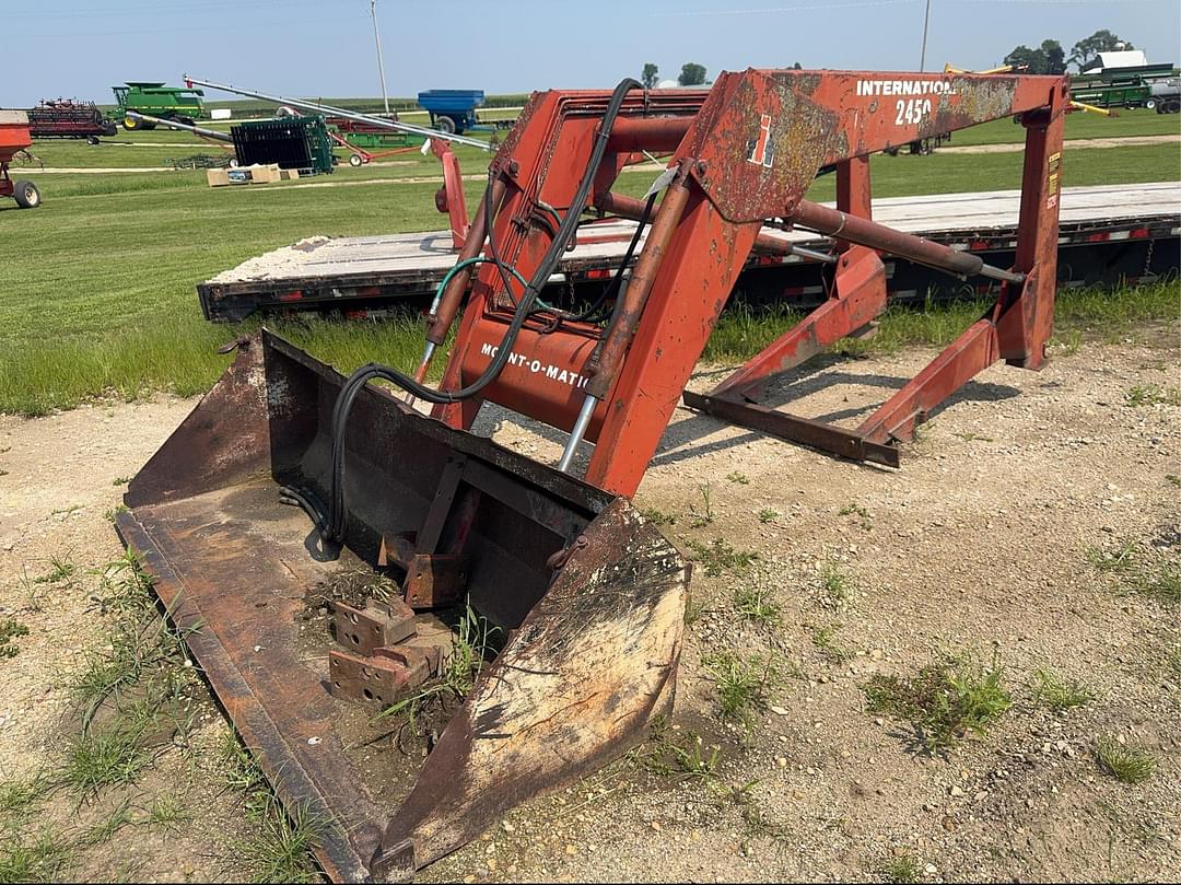 Image of International Harvester 2450 Image 0