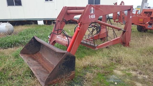 Image of International Harvester 2455 equipment image 1