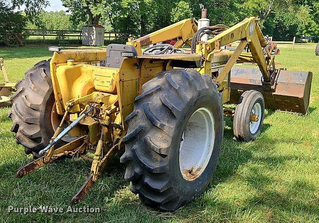 Image of International Harvester 2500B equipment image 4