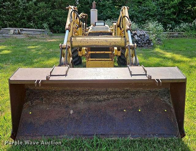 Image of International Harvester 2500B equipment image 1