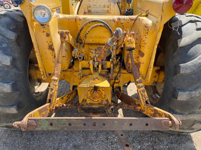 Image of International Harvester 2500A equipment image 4