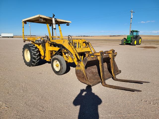 Image of International Harvester 2500B equipment image 1