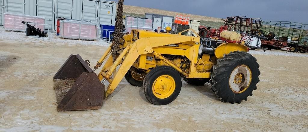 Main image International Harvester 2504