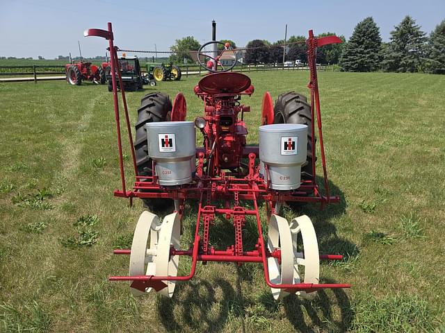 Image of International Harvester 251 equipment image 1