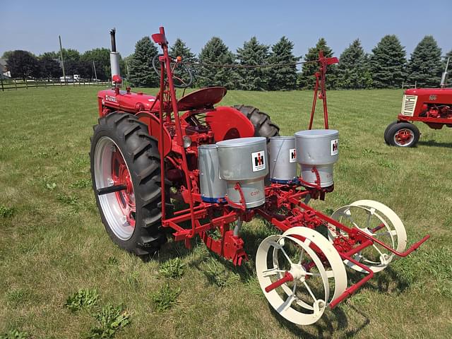 Image of International Harvester 251 equipment image 2
