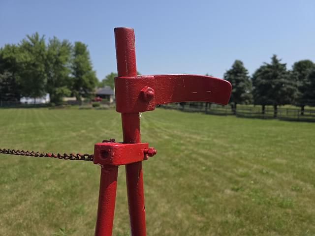 Image of International Harvester 251 equipment image 4